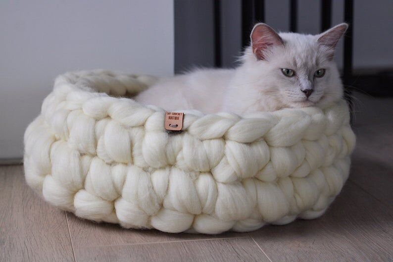 crochet-merino-wool-cat-basket
