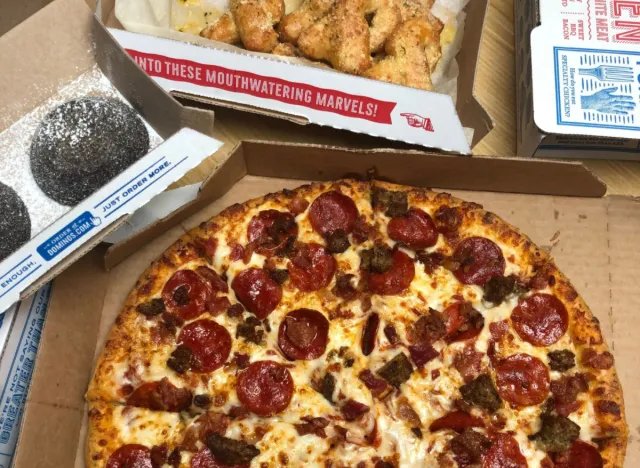 dominos-pizza-lava-cakes-garlic-knots_jpg_85